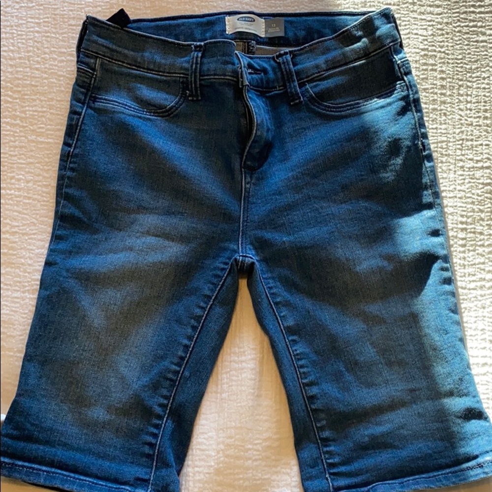 Old Navy medium wash shorts. size: 12 (kids)